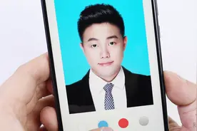 马云老师教你，用支付宝一键生成证件照，再不用去照相馆了！视频封面