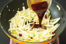 白菜帮，配上这个万能调味汁，好吃到多吃三碗米饭，看一遍学会