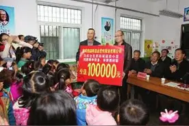 朝花夕拾杯中酒 匠心情怀铸辉煌图片