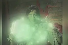 张无忌秒练成七层乾坤大挪移并跪拜阳顶天