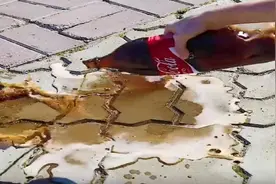 车上掉下的油把地弄脏了，还可以用可乐和水清洗，超出我的想像