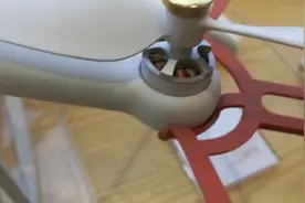 小米也出无人机了，价格超实惠，才两千多，比大疆的个头大好多！视频封面