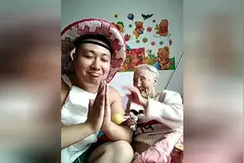 95岁奶奶：本是为了搞笑，没想到被网友找到了亮点，你能看出几个视频封面