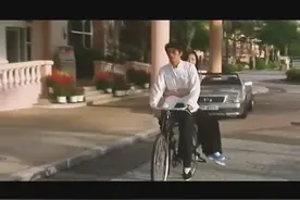 周星驰的自行车撩妹记录图片