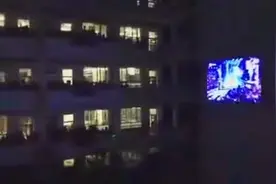 学校播周杰伦《默》现场live为高考减压，场面堪比演唱会现场