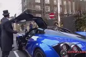 这下糗大了，豪华超跑帕加尼风之子关不上车门！图片