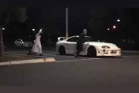 假扮‘恐怖分子’整蛊路人大合集，现在坟头草已经一米多了吧图片