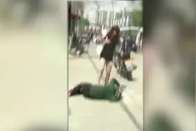 妙龄少女街头暴揍飞车贼 翻摔猛踹霸气KO！图片