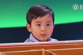 4岁钢琴神童现场演奏《野蜂飞舞》和《土耳其进行曲》，惊艳全场图片