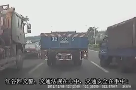 在重型大货车前面刹车就是这下场！谨慎驾驶安全出行！图片