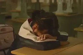 一位11岁小女孩的婚礼，如此感人、震撼人心。图片