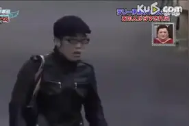 笑抽了的日本整人节目，如果有100个人“围攻”你图片