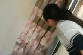 疯传贪官藏匿1.4亿现金检察院已介入 警方透露案件真相视频封面