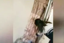 二手房墙内抠出一亿四千万现金，这钱哪来的？视频封面