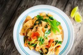 为什么吃饭总是咬到两颊的肉？看完得小心了！视频封面