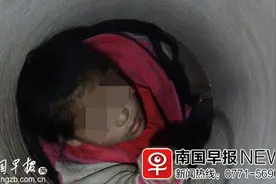11岁女童贪玩被卡水泥管内，遭困两小时脸色苍白图片