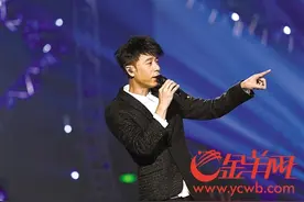 林子祥李克勤对阵 激情点燃“最强星光”图片