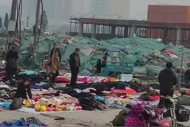 在拆迁废墟中藏了3年的“旧衣翻新市场” 为何没人管图片