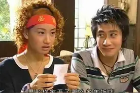 陈彦妃晒全家福，一家三口都有酒窝，基因强大！