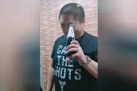 大哥厉害了，用眼皮开啤酒盖