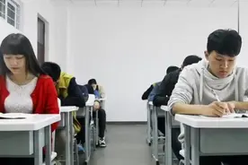 想成功避开监考老师抄答案，这招最好使！视频封面