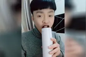 涂完口红应该这样吃东西！这才是真正的不沾杯口红