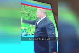 气象员播报天气预报半途中“偷偷”放屁，最怕空气突然安静……视频封面