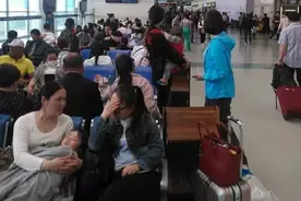大雾弥漫！大连107班航班取消上万人受影响！图片