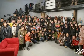 《沙海》剧组杀青 主创敬业吴磊吃沙遭调侃图片