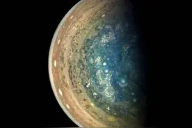 “朱诺”拍摄木星南极地区图像 色彩神秘绚丽(图)图片