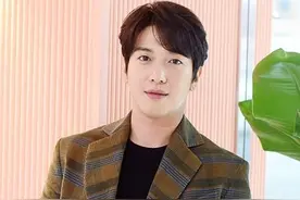 郑容和演唱会中吐心声：对大家感到很抱歉图片