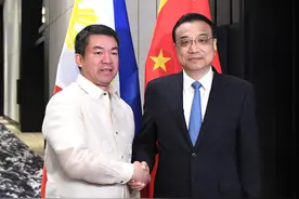 李克强会见菲律宾参议长皮门特尔图片