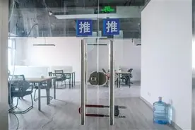 钱宝“教主”张小雷自首背后图片