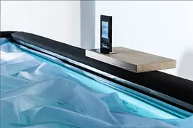 不湿身的漂浮水床图片