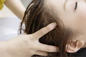 洗发水不能直接抹头上，会致癌？是真的吗？图片