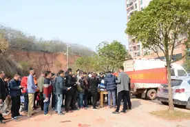 赣州经开区：49辆车车胎惨遭“毒手” 民警为车主追回4万余元损失图片