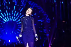 张韶涵《歌手》首唱民谣歌曲 与参赛者同庆生图片