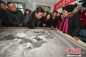 朱军画作《牧羊女》绣品封针 5位教师耗时1年完成图片