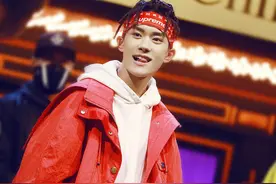 易烊千玺脏辫造型亮眼 大秀街舞帅气十足图片