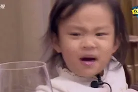 那些年你用的“表情包”里的萌娃都长大了，甜馨用实力证明岁月是一把修容刀！图片