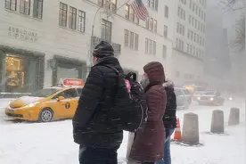 美国纽约居民实拍特大暴雪！鹅毛雪花，漫天飞舞！视频封面