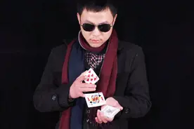 魔术师教你一招帅气的洗牌，让你秒变扑克大神！