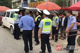 芷江县交警大队加强农村赶集日道路安全管理工作图片