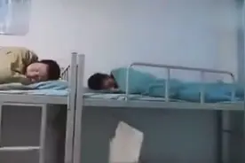 大学上课时睡过了头，看这三位室友怎么说？敢情都是段子手呀