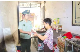 "90后"警察郑俊峰午夜出警勇斗暴徒 冒死也要保护群众图片