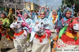 安徽亳州：古庙会民俗展演受欢迎图片