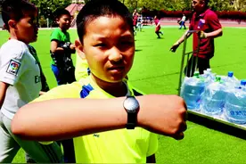 体育课配"手环" 学生运动数据老师可实时监测图片