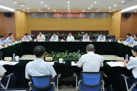 广东省委常委、常务副省长徐少华到基层一线调研指导营改增试点工作图片