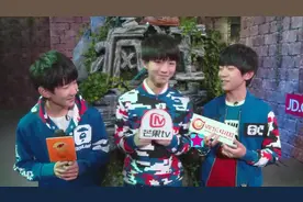 易烊千玺过不去的羽毛球梗，钢铁直男原来这么容易害羞视频封面