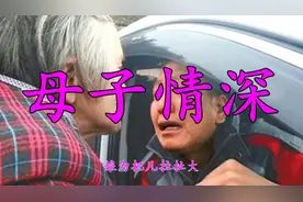 母亲离世，女儿跪在灵前含泪唱了首歌，听哭全村人太感人了！